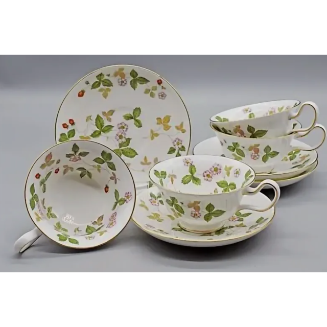 50105504065 Чайная чашка пионы, "Wild Strawberry", Wedgwood