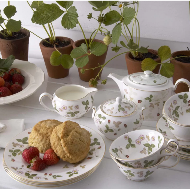 50105504065 Чайная чашка пионы, "Wild Strawberry", Wedgwood
